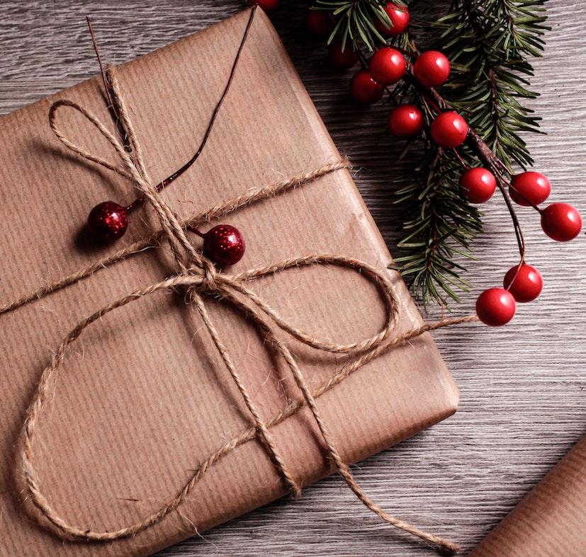 Green Christmas: wrap your gifts with newsprint or packaging paper